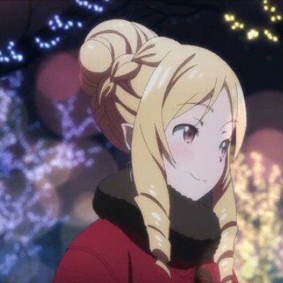 保姆将幼童关狗笼自己只顾玩手机
